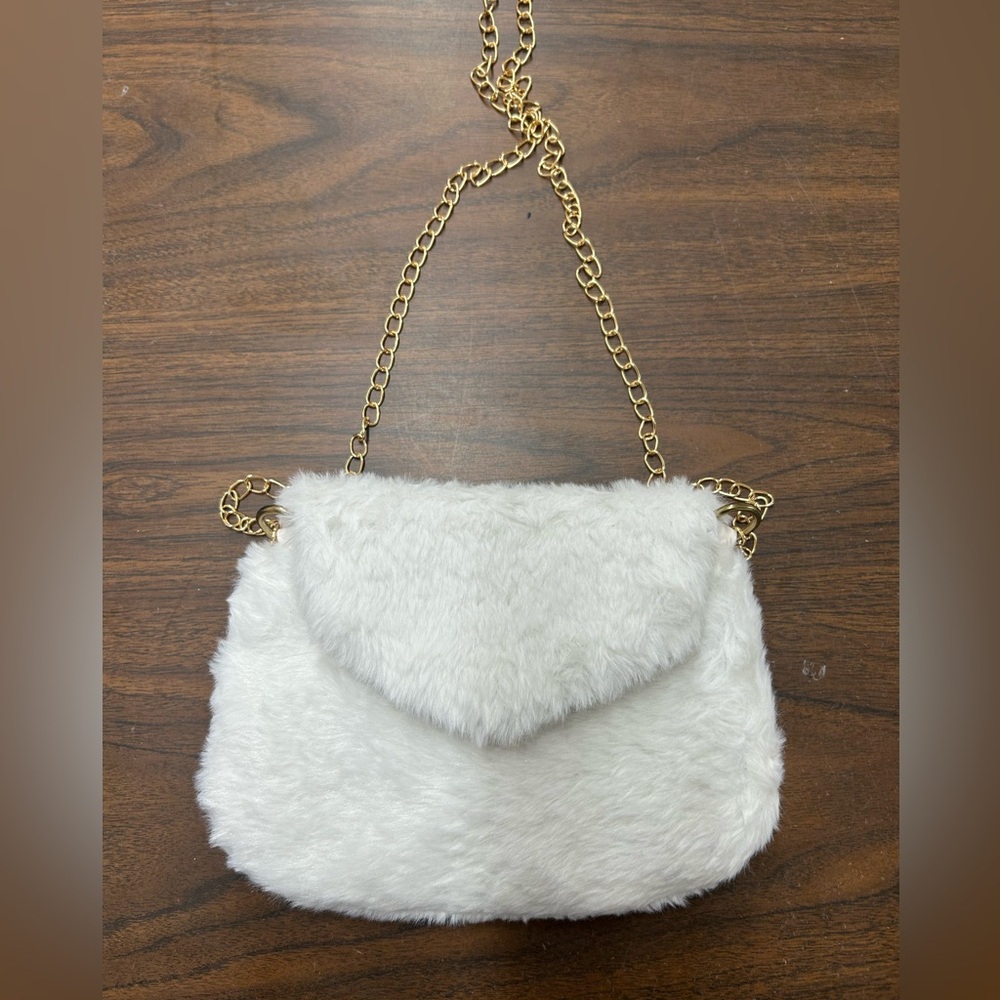 New Elegant White Faux Fur with Gold Chain Bag